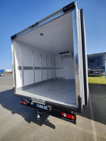 Intérieur d'une caisse frigorifique TCB, porte ouverte